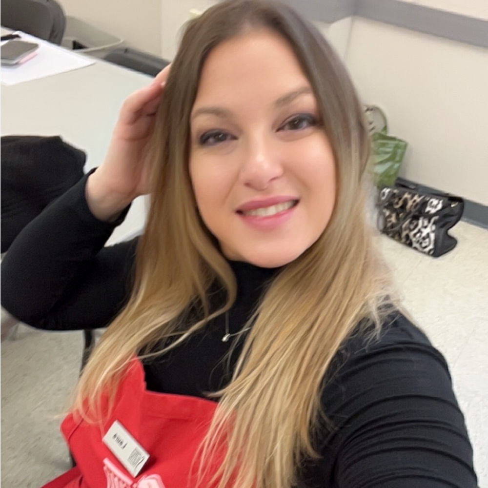 Meet your Posher, Laura